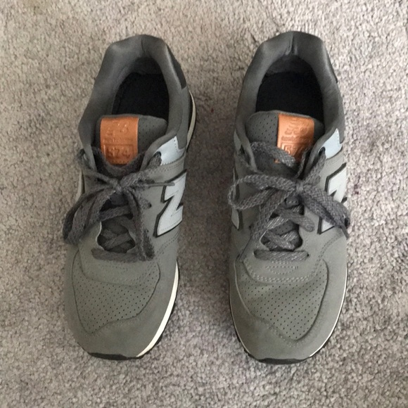 Nike New Balances Tennis Shoes - Picture 1 of 3